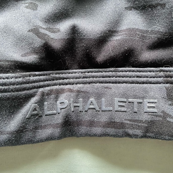 Alphalete Keyhole Sports Bra Size M - Picture 3 of 4